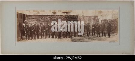 Verteidigung von Paris 1870-1871: Nationalgarde. Panorama: Porträt einer Gruppe von Soldaten. Fotografie von Disdéri (1819-1889). Albuminpapier. 1870. Paris, Museum Carnavalet. 99130-9 NATIONALGARDE Stockfoto