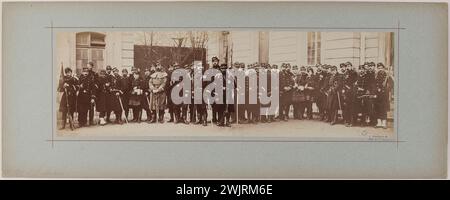 Verteidigung von Paris 1870-1871: Nationalgarde. Panorama: Porträt einer Gruppe von Soldaten. Fotografie von Disdéri (1819-1889). Albuminpapier. 1870. Paris, Museum Carnavalet. 99130-5 NATIONALGARDE Stockfoto