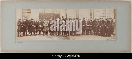 Verteidigung von Paris 1870-1871: Nationalgarde. Panorama: Porträt einer Gruppe von Soldaten. Fotografie von Disdéri (1819-1889). Albuminpapier. 1870. Paris, Museum Carnavalet. 99130-8 NATIONALGARDE Stockfoto