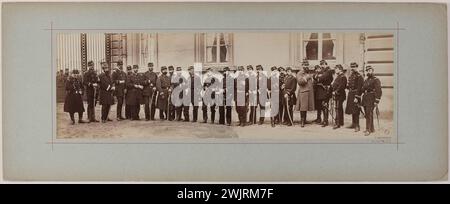 Verteidigung von Paris 1870-1871: Nationalgarde. Panorama: Porträt einer Gruppe von Soldaten. Fotografie von Disdéri (1819-1889). Albuminpapier. 1870. Paris, Museum Carnavalet. 99130-3 NATIONALGARDE Stockfoto