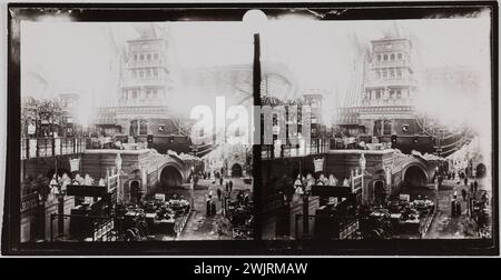 Universalausstellung von 1900: Die französische Essensabteilung in der alten Galerie der Maschinen der Ausstellung von 1889, im Champ de Mars, Paris (7. Arr.) Fotografie von Lucien Cresson. Stereoskopische Ansicht: Gelatino-Zeichnung -Silberbromure. 1900. Paris, Museum Carnavalet. 100511-20 Jahr 1900, Universalausstellung, Stereoskopie Stockfoto