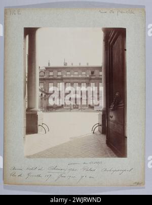 Atget, Eugène (Jean Eugène Auguste Atget, dit) (Nr. 1857-02-12-D.1927-08-04), Hotel de Chanac (Hôtel du Châtelet), Erzbischofspalast, Rue de Grenelle 127, 7. Arrondissement, Paris (Dummy-Titel). Albuminpapier zeichnet. Carnavalet Museum, Geschichte von Paris. Stockfoto