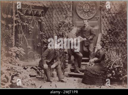 Cain Family Album, Seite 34: Georges Cain und andere Charaktere; Landlandschaft mit Haus. 1880-1900. Paris, Carnavalet Museum. 58620-1 Familienalbum, Schriftsteller, Ausstellung Workshops von Künstlern kleiner Palast, Wahlkampfhaus, Seite 34, französischer Maler, Charakter, fotografisch Stockfoto