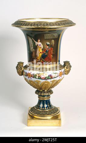 Lachassaigne. Paris Porzellanvase (Gesicht A): Rossi propertia, der sein neuestes Werk modelliert. Porzellan. Museum der Schönen Künste der Stadt Paris, Petit Palais. 26985-7 Werkstatt, letztes Werk, Dekorationsobjekt, Maler, Pariser Porzellan, Bildhauer, Bildhauer, Vase Stockfoto