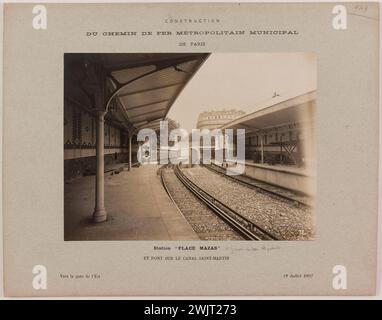 Anonym. Bau-/Metropolitan-/Stadtbahn von Paris. / Station 'Place Mazas / und Pont am Saint-Martin-Kanal'. Blick auf die Kais der U-Bahn-Station 'Quai de la Rapée', 13. Arrondissement, Paris '. - 12-1907-07-12. Paris, Carnavalet Museum. 123829-6 Stockfoto