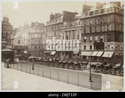 Charles Marville (1813-1879). Place de la Bourse et Théâtre du Vaudeville, um 1865. Paris, Musée Carnavalet. 23828-6 Börse, Raster, Place, rue, Theater, Vaudeville, Attelee Car, 19. XIX. 19. 19. Jahrhundert Stockfoto