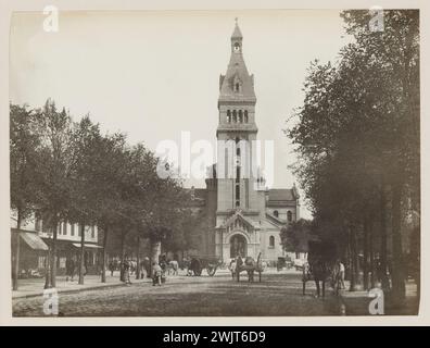 Blancard, Hippolyte (1843 - D.1924), Passanten auf der Straße vor der Kirche Saint Pierre de Montrouge, 14. Arrondissement, Paris (Dummy-Titel), 1890. Platin-Verlosung. Carnavalet Museum, Geschichte von Paris. Stockfoto