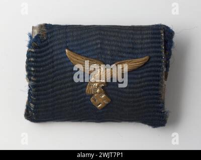 Dekoration. „Luftwaffe dienstauszeichnungen“. Service Time Bar in Luftwaffe. Metall, silbernes Metall auf Kupferbasis (Adler), Stoff, 1939-1945. General Leclerc Museum von Hauteclocque und die Befreiung von Paris, Jean Moulin Museum. 78983-19 Aigle Royale, Deutsche Armee, Luftwaffe, Querstreckenbahn, Militärdekoration, Krieg 1939-1945, Krieg 39-45, Nationalsozialismus, Nazi-Partei, Militäreinrichtung, zweiter Weltkrieg, Nazi-Symbol Stockfoto