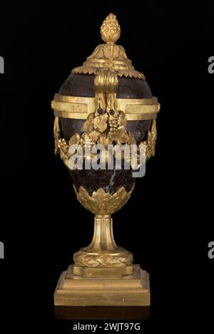 Anonym. Vase montiert. Marmor, vergoldete Bronze, 1775-1785. Paris, Cognacq-Jay Museum. 79923-7 Dore Bronze, Deckel, Vergoldung, Weinblatt, Marmor, Vase monte, 18. 18. 18. 18. 18. 18. 18. 18 18. Jahrhundert Stockfoto