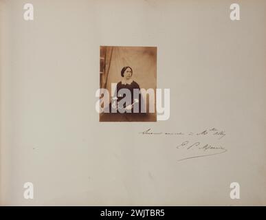 Album Allix, 1855-1860, Madame Paul Meurice with Widmung' Souvenir Friendly at Melle Allix'. 1853-1855. Foto von Auguste Vacquerie und Charles Hugo. Paris, Maison de Victor Hugo. 52170-16 Allix Album, Widmung, Frau, Frau, Porträt, freundliches Souvenir, 19. XIX. 19. 19. 19. Jahrhundert Stockfoto