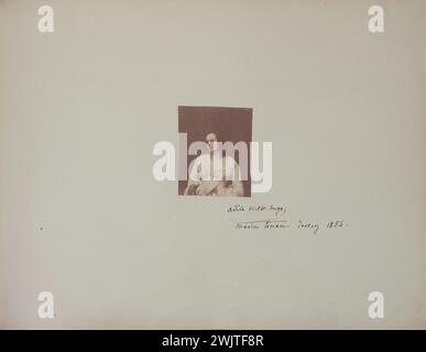 Alben Allix, 1855-1860, Madame Adèle Hugo signierte Adèle Hugo, Marine Terrace, Jersey 1854. Foto von Auguste Vacquerie und Charles Hugo. Paris, Maison de Victor Hugo. 52172-18 Album Allix, Handschrift, französischer Schriftsteller, in Bust, Ehefrau, Exil, Frau, Meeresterrasse, Porträt, Unterschrift, 19. XIX. 19. 19. 19. 19. 19. 19. 19. 19 Stockfoto