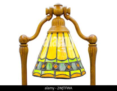 Tiffany Stil Vintage Akzent Glockenform Dreieckslampen mit befestigtem Buntglas in grünen, gelben und roten Farben. Verstellbarer Kopf. Isoliert Stockfoto