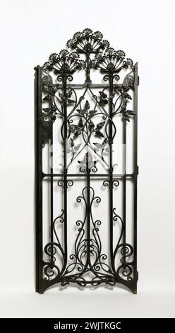 Emile Robert (1860-1924). Gitterbeats mit Gemüsedekor, Doldengitter, 1. Viertel des 20. Jahrhunderts. Schmiedeeisen. Museum der Schönen Künste der Stadt Paris, Petit Palais. Grilldekor, pflanzliches Gitter, Gitter mit Regenschirmen, pflanzliche Einrichtung, Schmiedeeisen, Grill, Share Stockfoto