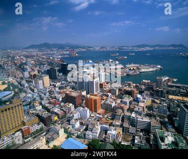 Südkorea. Busan. Stadtübersicht mit Hafen. Stockfoto