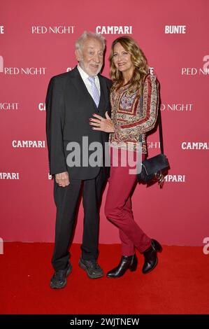 Dieter Hallervorden und Christiane Zander bei der ROTEN NACHT von CAMPARI und Buntee bei den 74. Internationale Filmfestspiele in Berlin 16.02.2024 *** Dieter Hallervorden und Christiane Zander bei der ROTEN NACHT von CAMPARI und Buntee bei den Internationalen Filmfestspielen Berlin 74 16 02 2024 Stockfoto