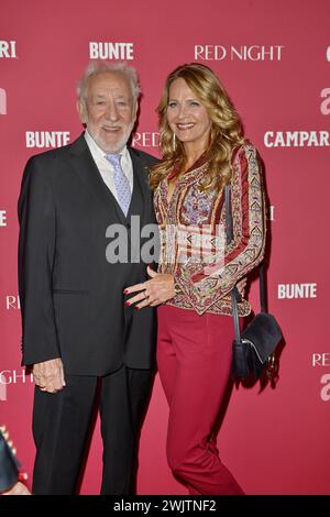 Dieter Hallervorden und Christiane Zander bei der ROTEN NACHT von CAMPARI und Buntee bei den 74. Internationale Filmfestspiele in Berlin 16.02.2024 *** Dieter Hallervorden und Christiane Zander bei der ROTEN NACHT von CAMPARI und Buntee bei den Internationalen Filmfestspielen Berlin 74 16 02 2024 Stockfoto