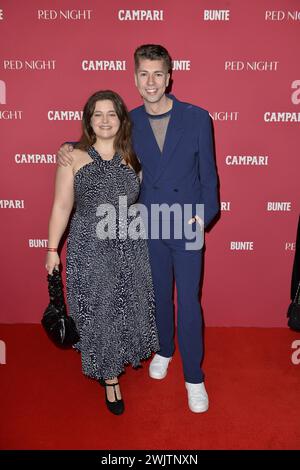 Ronja Forcher und Maximilian Seitz bei der ROTEN NACHT von CAMPARI und Buntee bei den 74. Internationale Filmfestspiele in Berlin 16.02.2024 *** Ronja Forcher und Maximilian Seitz bei der ROTEN NACHT von CAMPARI und Buntee bei den Internationalen Filmfestspielen Berlin 74 16 02 2024 Stockfoto