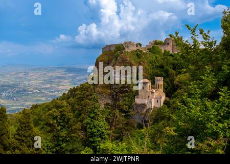 Venere Castle, eine normannische Festung und Torretta Pepoli. Erice, Trapani, Sizilien, Italien, Europa. Stockfoto