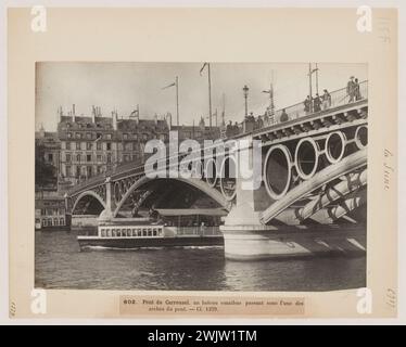 Blancard, Hippolyte (1843 - D.1924), ein Omnibusboot, das unter einem der Bögen des Pont du Carrousel vorbeifährt, 1. Und 7. Arrondissements, Paris (Dummy-Titel), 1890. Platin-Verlosung. Carnavalet Museum, Geschichte von Paris. Stockfoto