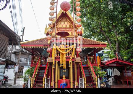 Der städtische Säulen-Schrein San Lak Mueang im Stadtzentrum von Mueang Chonburi in der Provinz Chonburi in Thailand. Thailand, Chonburi, Oktober 31 Stockfoto