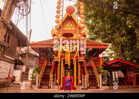 Der städtische Säulen-Schrein San Lak Mueang im Stadtzentrum von Mueang Chonburi in der Provinz Chonburi in Thailand. Thailand, Chonburi, Oktober 31 Stockfoto