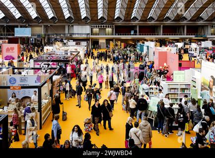 AMSTERDAM - Besucher während der Huishoudbeurs im RAI Amsterdam. Diese große jährliche Veranstaltung bietet alles rund um Haus, Garten und Küche. ANP SEM VAN DER WAL niederlande Out - belgien Out Credit: ANP/Alamy Live News Stockfoto