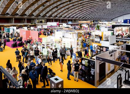 AMSTERDAM - Besucher während der Huishoudbeurs im RAI Amsterdam. Diese große jährliche Veranstaltung bietet alles rund um Haus, Garten und Küche. ANP SEM VAN DER WAL niederlande Out - belgien Out Credit: ANP/Alamy Live News Stockfoto