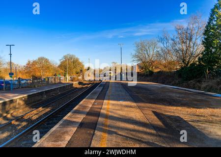 Dieselbetriebener Personennahverkehr-S-Bahnhof. Stockfoto
