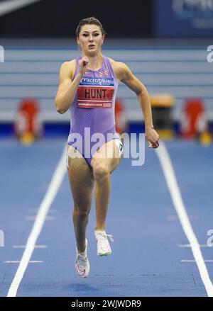 Amy Hunt gewinnt die 60m - Women Heat 5 am ersten Tag der Microplus UK Leichtathletik-Hallenmeisterschaften 2024 in der Utilita Arena, Birmingham. Bilddatum: Samstag, 17. Februar 2024. Stockfoto