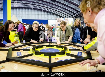 AMSTERDAM - Besucher während der Huishoudbeurs im RAI Amsterdam. Diese große jährliche Veranstaltung bietet alles rund um Haus, Garten und Küche. ANP SEM VAN DER WAL niederlande Out - belgien Out Credit: ANP/Alamy Live News Stockfoto