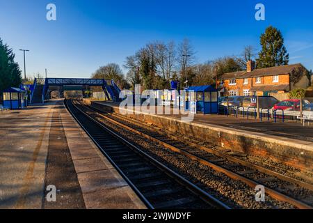 Dieselbetriebener Personennahverkehr-S-Bahnhof. Stockfoto