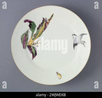 Félix Bracquemond (1833-1914). 'Japanische Vögel und Blumen 123' Service. Flache Platte. Porzellan. Museum der Schönen Künste der Stadt Paris, Petit Palais. Art Menager, Flachteller, Blume, Vogel, japanische Vögel und Blumen, Porzellan, Tischservice, Service, Geschirr, Platte Stockfoto