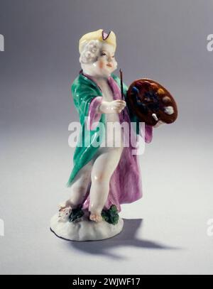 Anonym, Modellierer, Johann Johann Joachim Kändler und Peter Reinicke, Maler L’Amour, Manufacture de Meissen. Modelldatum: Um 1756. Keine Marke. Polychrome Porzellanstatuette auf der mit Blumen und Blättern dekorierten Terrasse. Paris, Cognacq-Jay Museum. Liebe, Verkleidung, Malerliebe, Liebende, Palette, Pinsel, Porzellan, Meissener Porzellan Stockfoto