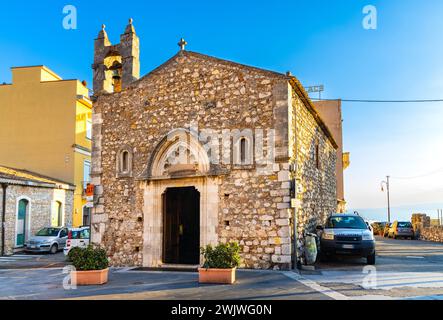 Taormina, Sizilien, Italien - 15. Februar 2023: Kirche St. Antonius Chiesa di Sant'Antonio Abate in der historischen Altstadt von Taormina in Messina Stockfoto