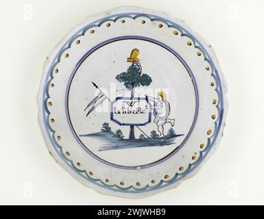 Anonym. Teller am Baum der Freiheit. Steingut. 1792. Paris, Museum Carnavalet. 72429-51 Baum, Phrygische Haube, Flagge, Faience, Liberte, Revolutionäre Periode, Französische Revolution, Platte Stockfoto