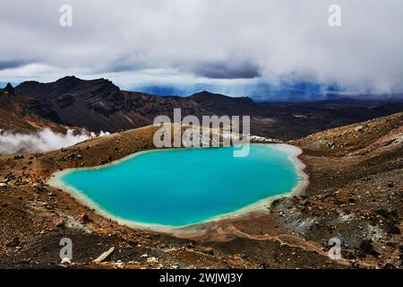 Smaragdsee entlang des Tongariro Alpine Crossing Trail, Tongariro National Park, Nordinsel, Neuseeland Stockfoto