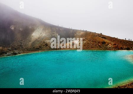 Nahaufnahme des Smaragdsees entlang des Tongariro Alpine Crossing Trail, Tongariro National Park, Nordinsel, Neuseeland Stockfoto