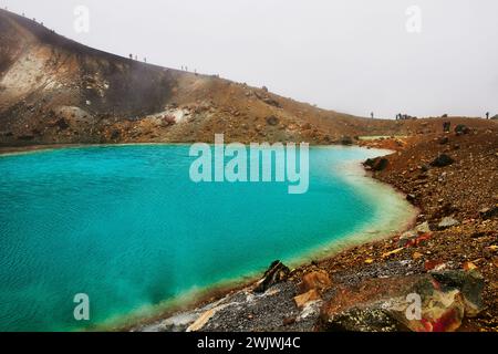 Nahaufnahme des Smaragdsees entlang des Tongariro Alpine Crossing Trail, Tongariro National Park, Nordinsel, Neuseeland Stockfoto