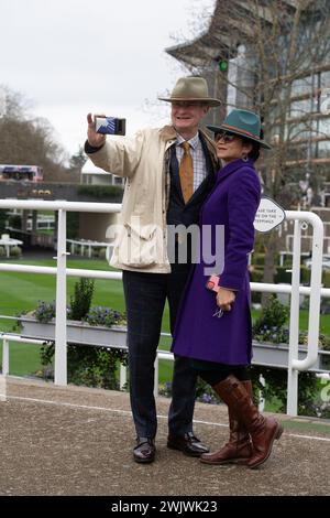 Ascot, Berkshire, Großbritannien. Februar 2024. Rennfahrer, die zum Betfair Ascot Chase Raceday auf der Ascot Racecourse ankommen. Quelle: Maureen McLean/Alamy Live News Stockfoto