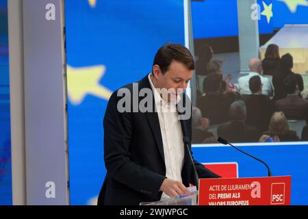 17. Februar 2024 Barcelona, SpainPolitics Barcelona-P.M. Costa erhält Europäischen Preis die Partit Socialista de Catalunya (PSC) vergibt den Europäischen Wertepreis an Antonio Costa, den amtierenden Premierminister Portugals. Costa, die für den 10. März in Portugal vorzeitige Wahlen ankündigte, wurde von einem Bericht der portugiesischen Staatsanwaltschaft über eine Lithiummine und einen Korruptionsskandal berührt. Während der Veranstaltung überreichte ihm der Generalsekretär des PSK, Salvador Illa, den Preis. El Partit Socialista de Catalunya (PSK) entrega el Premio a los Valores Europeos a Antonio Cos Stockfoto