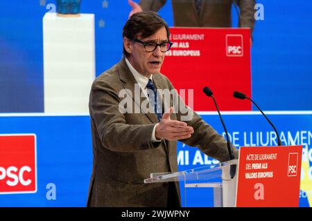 17. Februar 2024 Barcelona, SpainPolitics Barcelona-P.M. Costa erhält Europäischen Preis die Partit Socialista de Catalunya (PSC) vergibt den Europäischen Wertepreis an Antonio Costa, den amtierenden Premierminister Portugals. Costa, die für den 10. März in Portugal vorzeitige Wahlen ankündigte, wurde von einem Bericht der portugiesischen Staatsanwaltschaft über eine Lithiummine und einen Korruptionsskandal berührt. Während der Veranstaltung überreichte ihm der Generalsekretär des PSK, Salvador Illa, den Preis. El Partit Socialista de Catalunya (PSK) entrega el Premio a los Valores Europeos a Antonio Cos Stockfoto