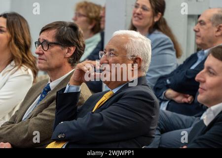 17. Februar 2024 Barcelona, SpainPolitics Barcelona-P.M. Costa erhält Europäischen Preis die Partit Socialista de Catalunya (PSC) vergibt den Europäischen Wertepreis an Antonio Costa, den amtierenden Premierminister Portugals. Costa, die für den 10. März in Portugal vorzeitige Wahlen ankündigte, wurde von einem Bericht der portugiesischen Staatsanwaltschaft über eine Lithiummine und einen Korruptionsskandal berührt. Während der Veranstaltung überreichte ihm der Generalsekretär des PSK, Salvador Illa, den Preis. El Partit Socialista de Catalunya (PSK) entrega el Premio a los Valores Europeos a Antonio Cos Stockfoto