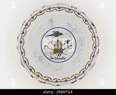 Anonym. „W Liberty“-Platte. Steingut. Paris, Carnavalet Museum. 71683-6 Dekoration, Epei, Faience, Liberte, Revolutionäre Periode, Rateau, Französische Revolution, Platte Stockfoto