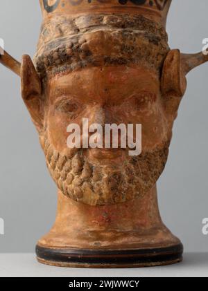 Canthar in Form einer doppelköpfigen Silene und Menad. Apulie, 350-300 v. Chr. AD Museum der Schönen Künste der Stadt Paris, Petit Palais. 58800-3 Alte Kunst, Bacchanal, Getränk, Canthare, Keramik, god, Greeco-Roman de divine, double, 4. 4. 4. 4. 4. 4. 4. 4. Jahrhundert AV.JC, IVEME IV V 4. 4. 4. Jahrhundert AV.JC, Trunkenheit, griechisch-römische Mythologie, Periode Ancient, Charakter, Behälter, Ritual, Terrakotta, Kopf, Trinkvase, alte Vase, griechische Vase, Wein Stockfoto