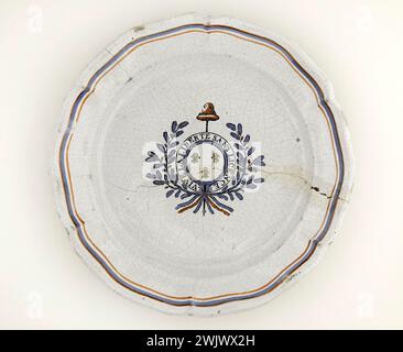 Anonym. Plat: „Lange lebe Freiheit ohne Lizenz“. Steingut. 1790-1792. Paris, Carnavalet Museum. 72430-36 Phrygienhut, Fayence, Freiheit, Revolutionszeit, Französische Revolution, Schüssel Stockfoto