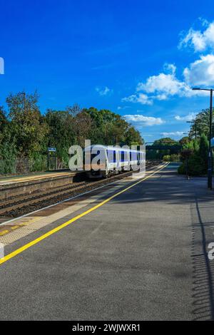 Dieselbetriebener Pendler-Vorortbahnhof. West midlands england großbritannien Stockfoto