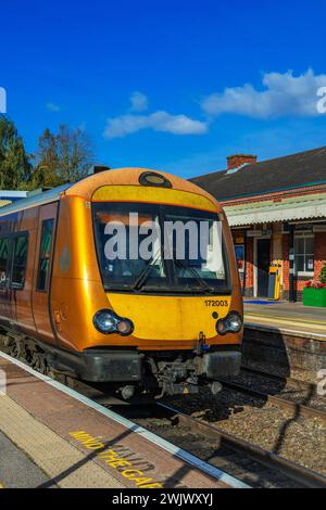 Dieselbetriebener Pendler-Vorortbahnhof. West midlands england großbritannien Stockfoto