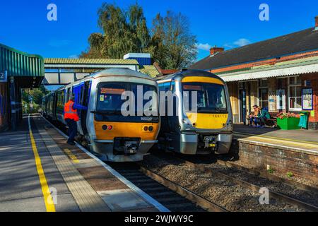 Dieselbetriebener Pendler-Vorortbahnhof. West midlands england großbritannien Stockfoto
