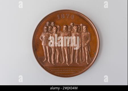 Museum Carnavalet, Medaillensammlung zum Gesetz die deutschen Herrscher in der Gruppe der König von Preußen, der König von Sachsen, der König von Bayern, der König von Würtemberg, der Herzog von Braunschweig, der Herzog von Sachsen-Cobourg-Gotha, der Großherzog von Oldenburg, der Großherzog von Baden, der Großherzog von Mecklembourg, der Herzog von Sachsen-Meinger, der Herzog von Sachsen-Weimar, der Herzog von Sachsen-Eisenach, der Großherzog von Hessen-Darmstadt, der Herzog von Sachsen-Altenburg; Umkehren der kaiserlichen Krone gegenüber dem Datum von 1871, umgeben von einer Krone aus Palmen- und Eichenblättern. Stockfoto