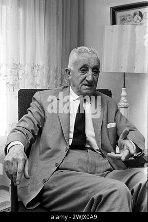 Arturo Umberto Illia, argentinischer Politiker und ehemaliger Präsident, in seinem Haus in Buenos Aires am 12. Februar 1969. Stockfoto